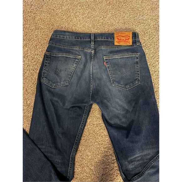 Levis Jeans - Picture 2 of 4